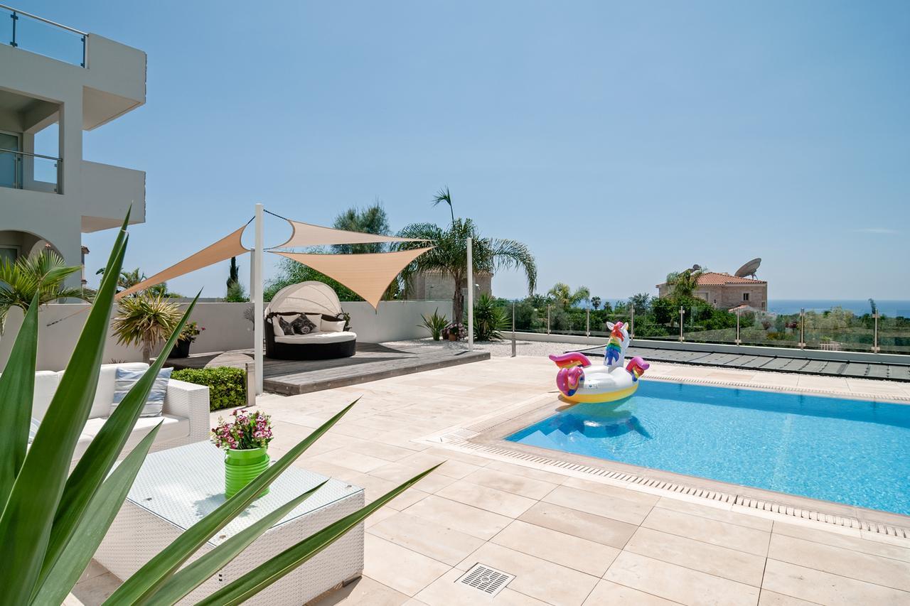Villa Verdi: Luxury Villa With Private Pool Péja Eksteriør bilde