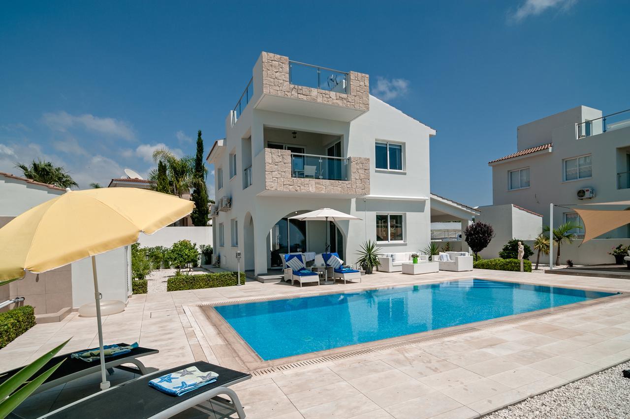 Villa Verdi: Luxury Villa With Private Pool Péja Eksteriør bilde
